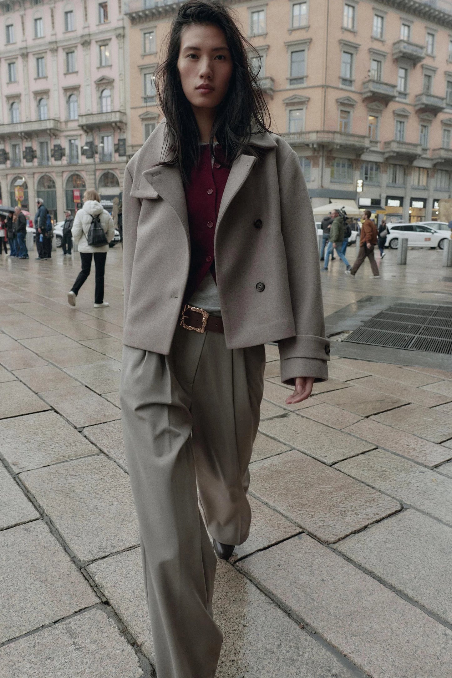 Bunda s vysokým límcem