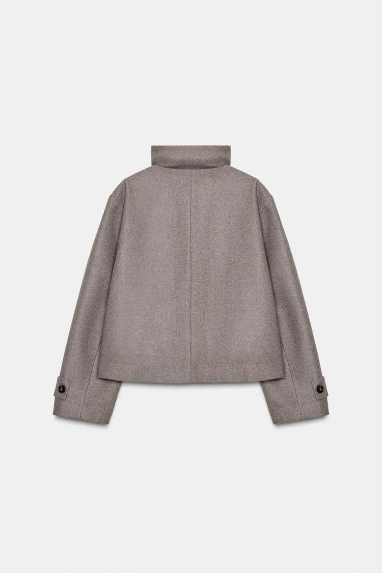 Bunda s vysokým límcem