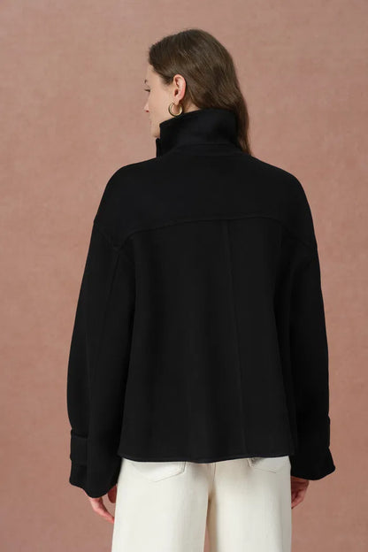 Bunda s vysokým límcem