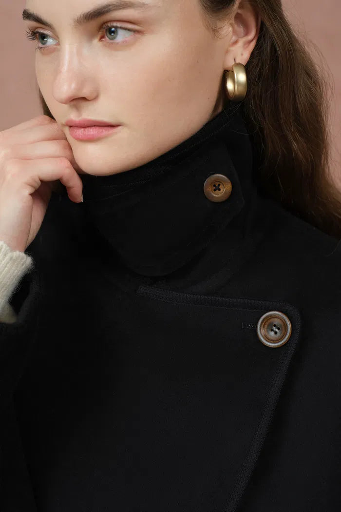 Bunda s vysokým límcem