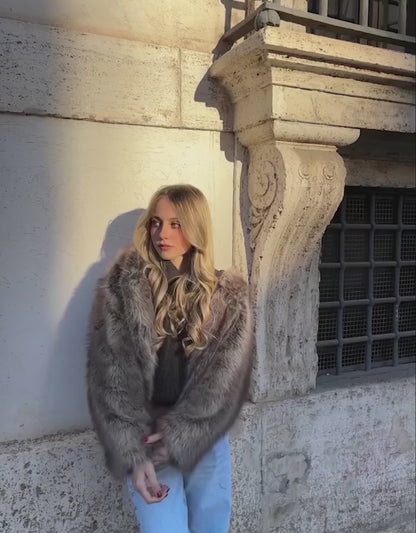 Bunda z Umělé Kožešiny s Kapucí