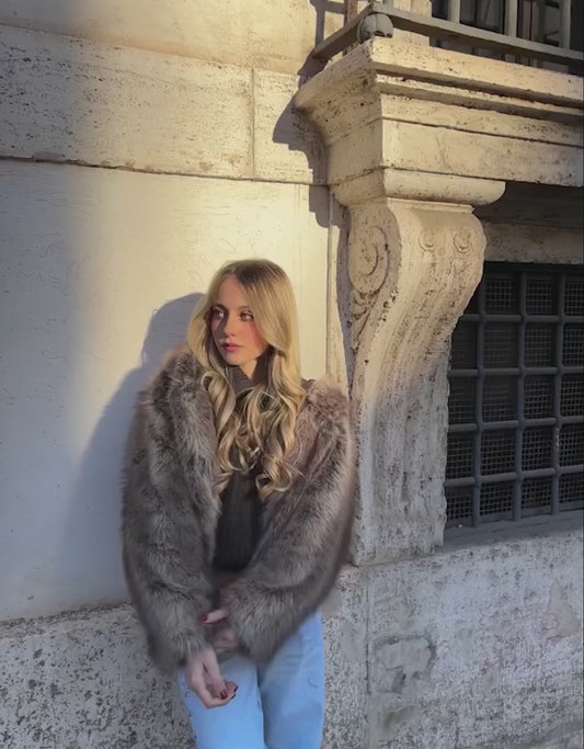 Bunda z Umělé Kožešiny s Kapucí